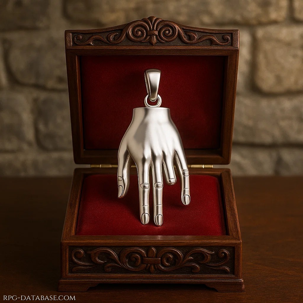 Ciondolo in argento raffigurante una mano sinistra con l'anulare mozzato